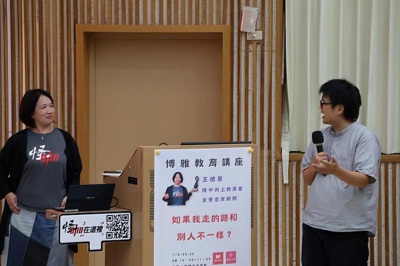 南大博雅講座中王德蕙顧問勉勵同學擁抱獨特，勇敢行動展現自我。