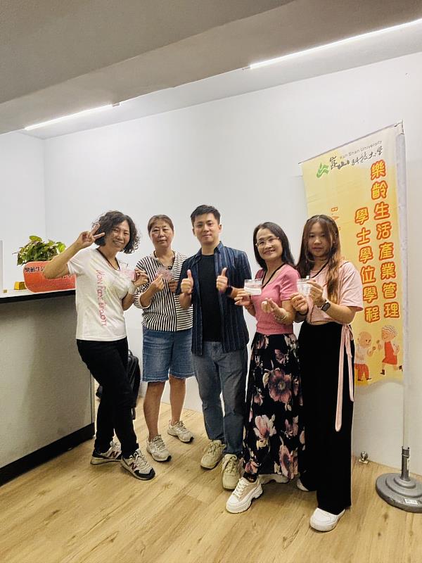 樂活學程致力於培育兼具人文關懷與實務專業的照護人才，4位學生考取家關員證照