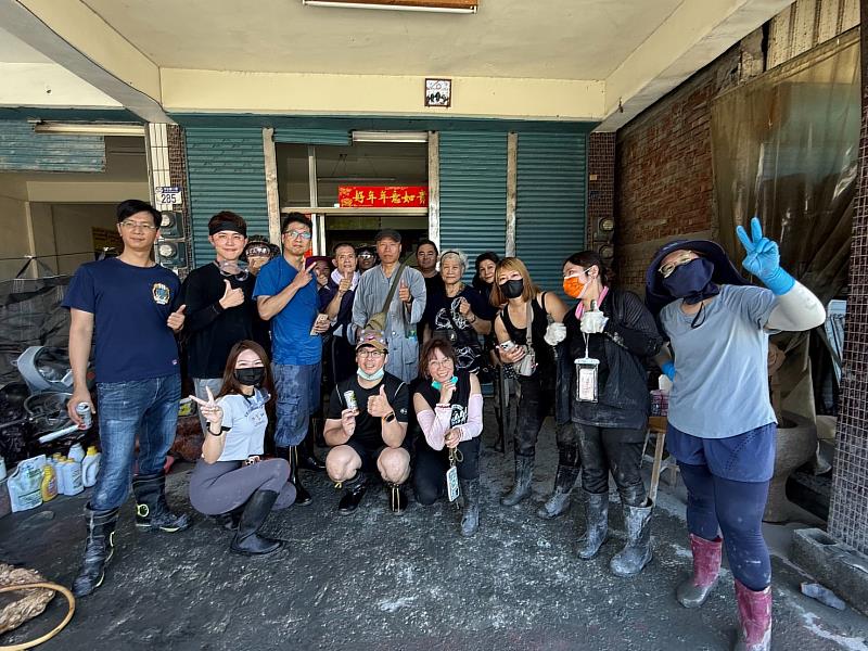百位同修深入災區，展開援助