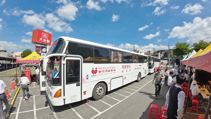 永慶房產集團加盟四品牌串聯逾1200間加盟店，募集5131袋血液，一解缺血荒。（永慶房產集團提供）