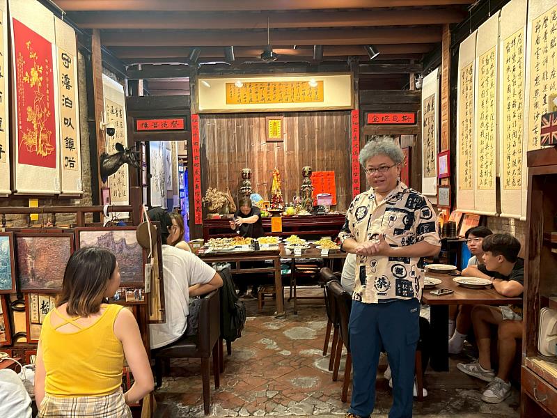 南華大學辦理至「鹿鹿鬆餅屋」參訪，負責人林裕柏先生分享「老屋洋食古民家」經營理念。