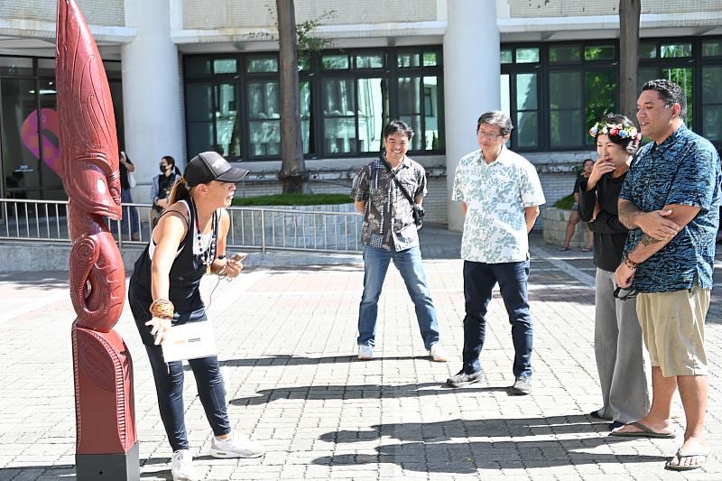 南島航海文化連結 星空羅盤雕刻柱Pou Haere致贈臺東