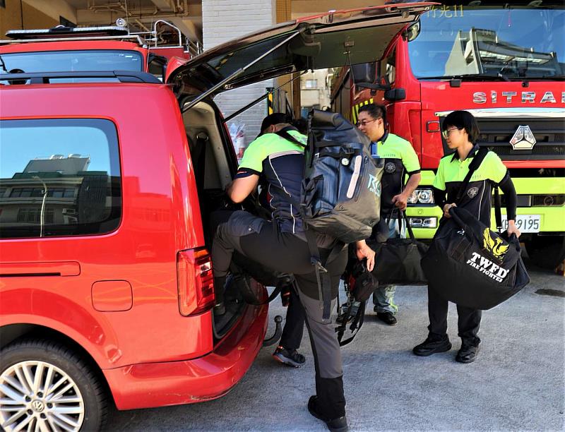 新竹市分梯次增派人力車輛協助花蓮災後復原。