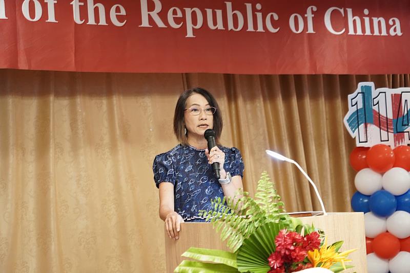 黎大使於駐帛琉大使館國慶酒會致詞,分享「民主價值鏈」、「印太第一島鏈」及「非紅供應鏈」三鏈戰略,及「榮邦計畫」各合作案協助帛琉推動淨零轉型與再生能源發展。