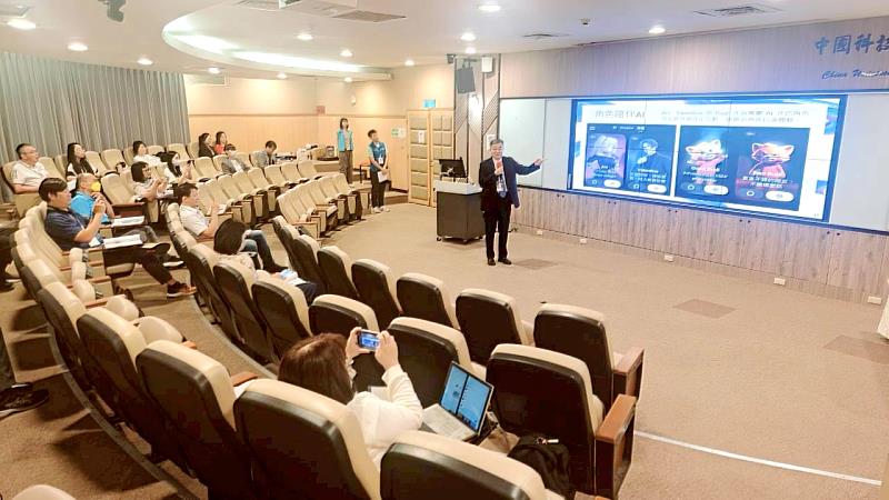 國立臺北科大陳志鏗學務長主講用AI創新輔導方式應對學生壓力與焦慮（照片/校方提供）