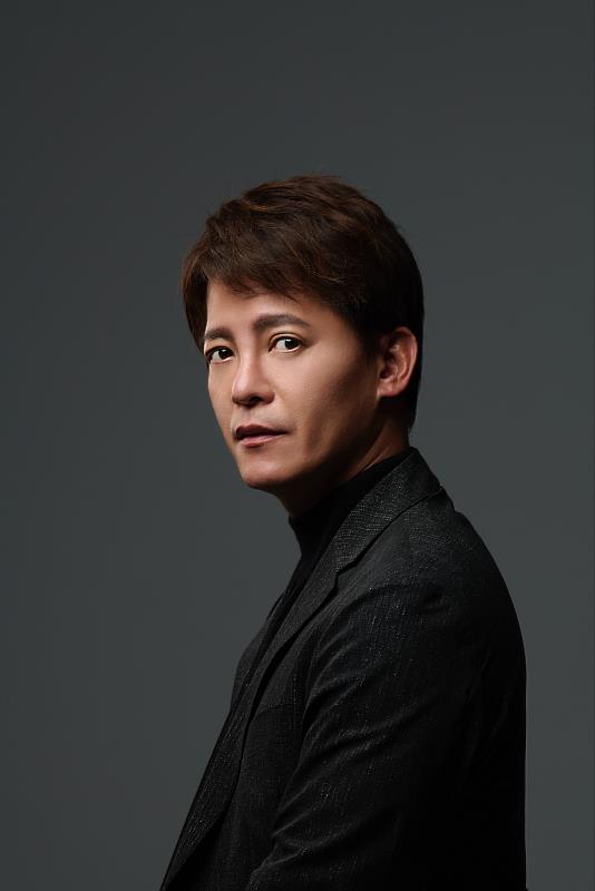 被網友美譽「行走的百科全書」的謝哲青邀請大家一起鎖定原視《藝術二分之一：Art kak’i’iyaeh》。（圖-原文會提供）