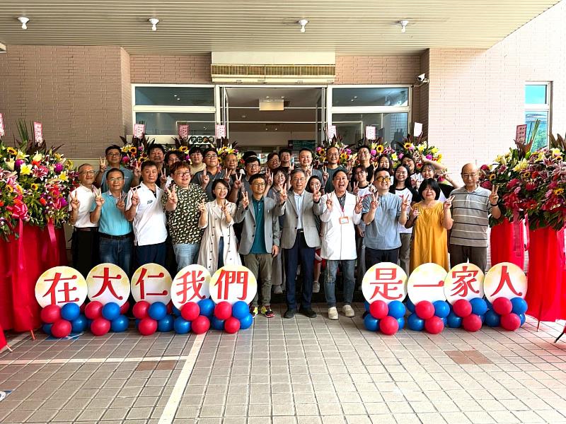李建立同時擔任國際專修部部長，並於9月10日於校內舉辦剪綵活動。