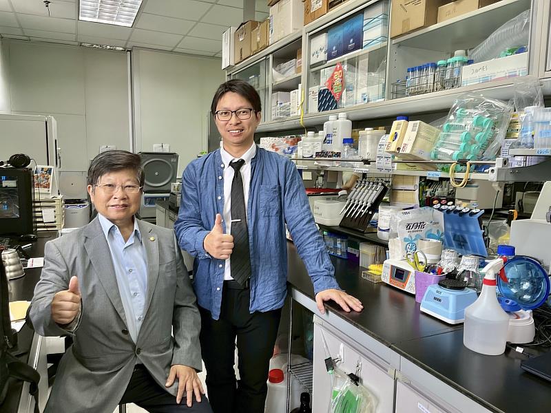 王陸海講座教授與詹世萱助理教授合影。