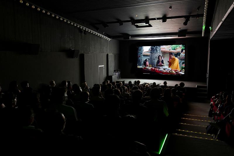 《春行》全英首映放映現場，映後導演彭紫惠與王品文分享創作過程。（亞洲酷兒藝術節提供）