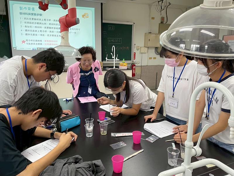學生透過探究與實作活動，激發對STEAM的學習興趣。