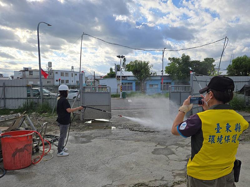首波東北季風 卑南溪河川揚塵 縣府籲民眾加強防護措施