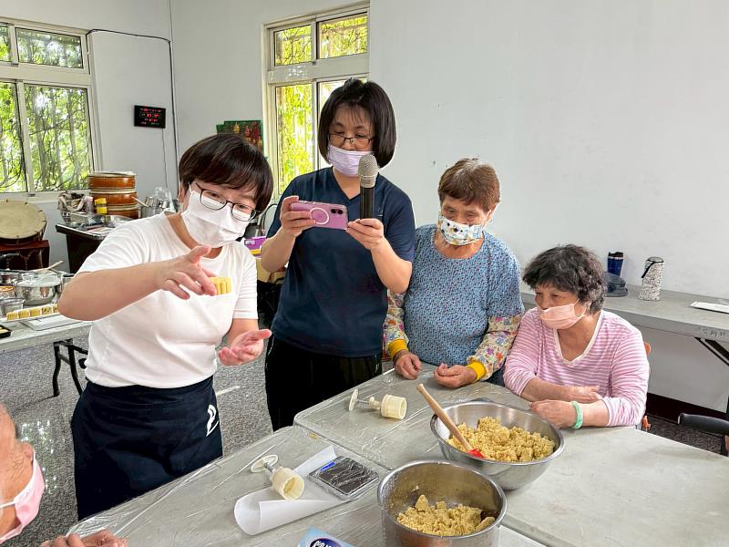 中秋綠豆糕手作體驗,結合在地食材 ,帶領鹿北社區居民體驗節慶文化的溫度。
