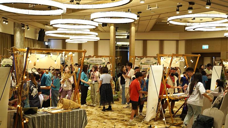 各校成果展示。