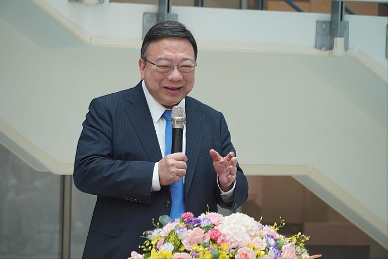 中華大學劉維琪校長勉勵學生提升藝術素養、感受文物魅力。