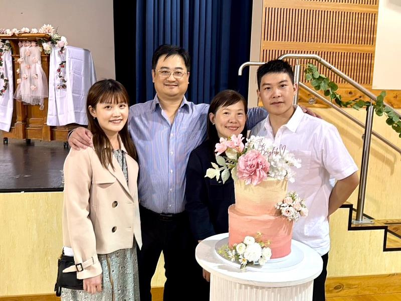 在永慶不動產自由度高、彈性靈活，讓簡仲厚能妥善安排行程，有更多時間陪伴家人。圖片來源：永慶房產集團