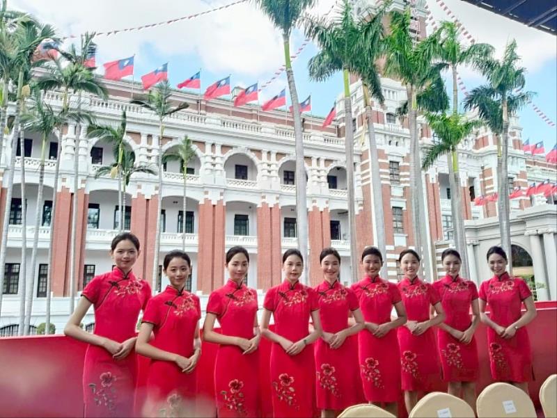 圖一、東吳大學親善大使團連續3年獲選為國慶禮賓大使。