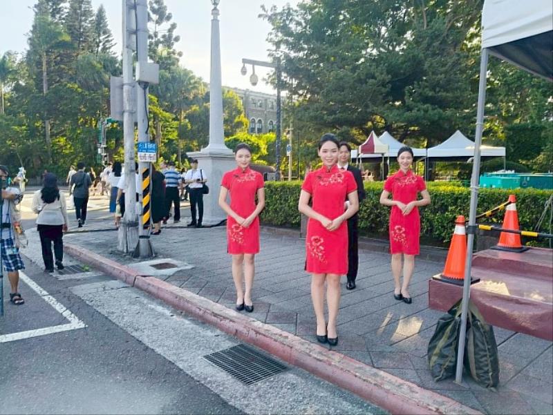 圖五、親善大使團擔任國慶禮賓工作。