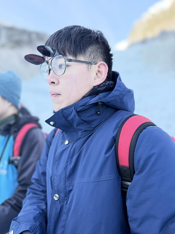 目前就讀成大牙醫學系的江守緯喜歡課餘閒暇爬山健行及四處旅行。