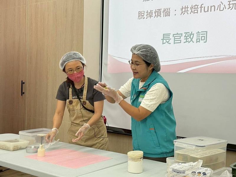 嘉縣心理健康月活動 親子做月餅體驗紓壓之道