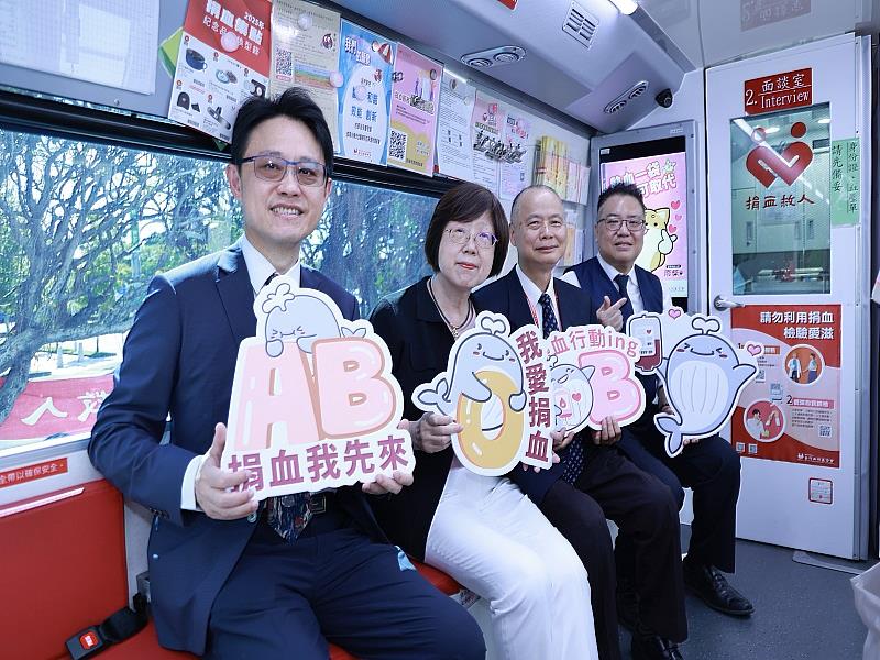 114.10.3臺灣銀行捐血活動，臺灣金控總經理施瑪莉(左2)率子公司董事長親臨活動現場，呼籲民眾踴躍參與捐血活動。