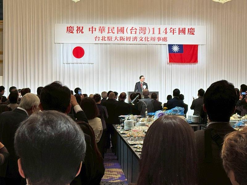 洪英傑處長肯定像楊承諳同學這樣的青年人才，透過料理展現文化交流的力量，為台灣爭光。