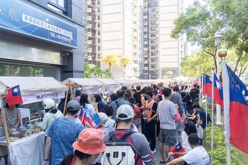 活動區設有15攤早餐市集，吸引許多民眾前來。