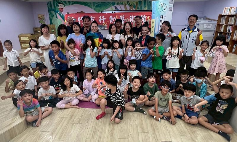 科園國小行動藝術館大合照