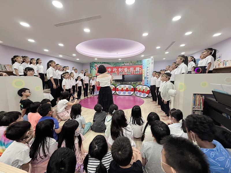 科園國小合唱團美聲開場