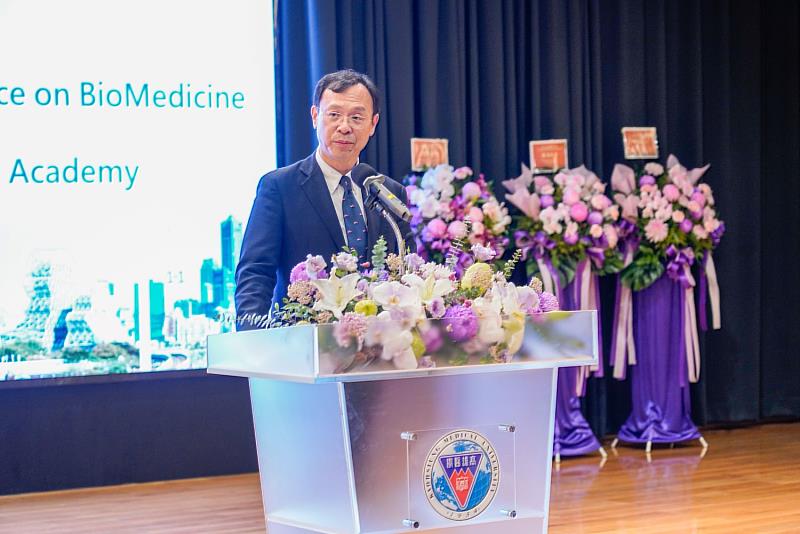 衛生福利部部長石崇良特別出席參加高醫特色跨領域國際研討會開幕式暨人工智慧生醫研究院揭牌儀式