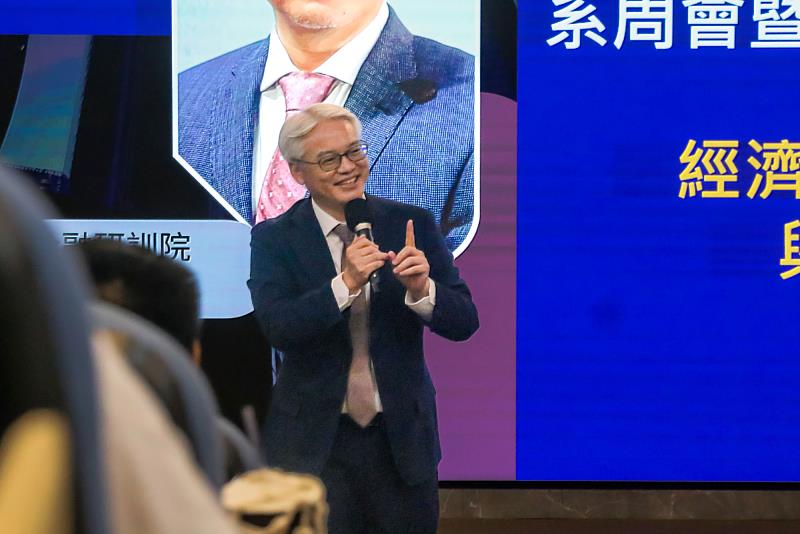 台灣金融研訓院院長高一誠為世新大學經濟系校友。（世新大學提供）