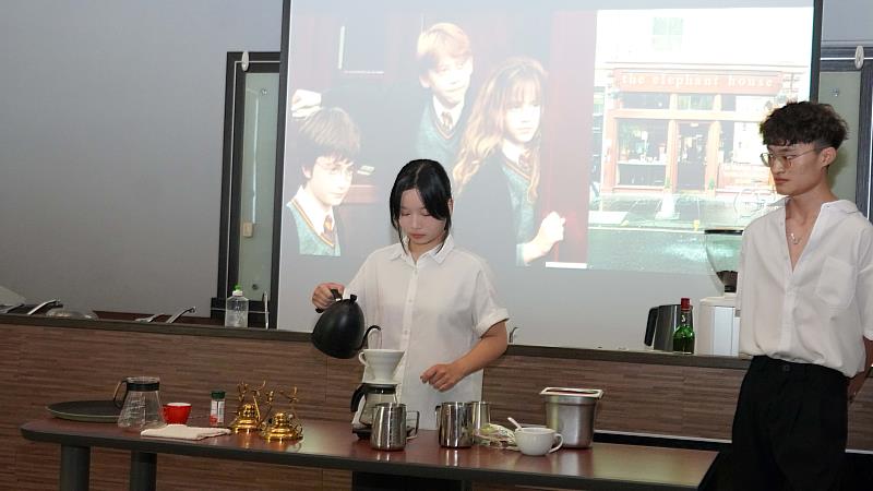 育達科大觀光休閒管理系王可兒同學在校上課情形