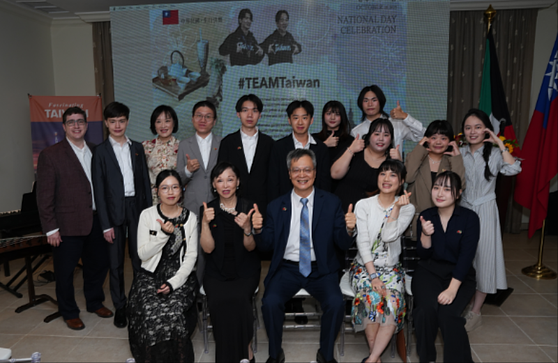 代表處同仁及留科學生共組「Team Taiwan」禮賓團。