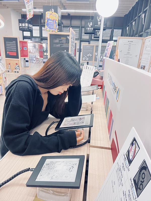 崑大公廣系七禮文風團隊讓「麗文校園書局-成大店」成功提升了 Readmoo 電子書閱讀器在大學生中的能見度