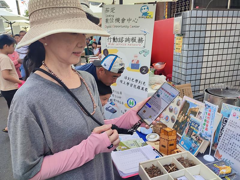 民眾從市集體驗中獲得良好體驗，進一步追蹤茄萣DOC臉書