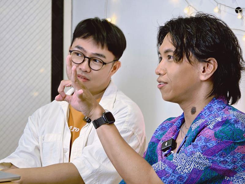 那那大師與Arase阿拉斯在影片中力推《Radiw不打烊》，大讚這是少數能讓歌手「盡情唱歌、深聊音樂」的高質感節目