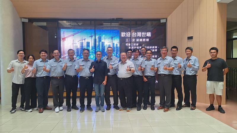 台灣世曦電機工程、智慧系統、機械工程與地理空間資訊等部門共12位主管，蒞校進行深度交流。（圖／淡江大學提供）