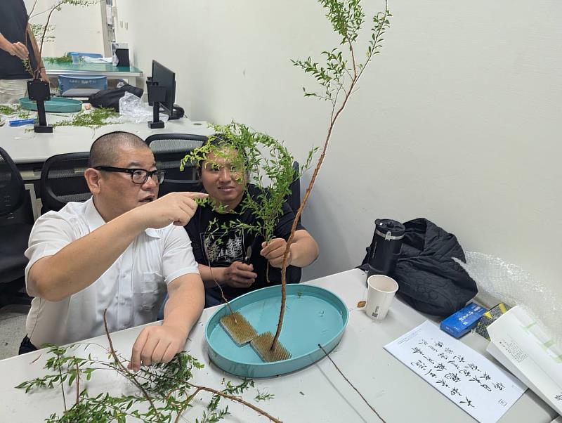 龍國英老師受聘日本皇室御用奈良百年花道。