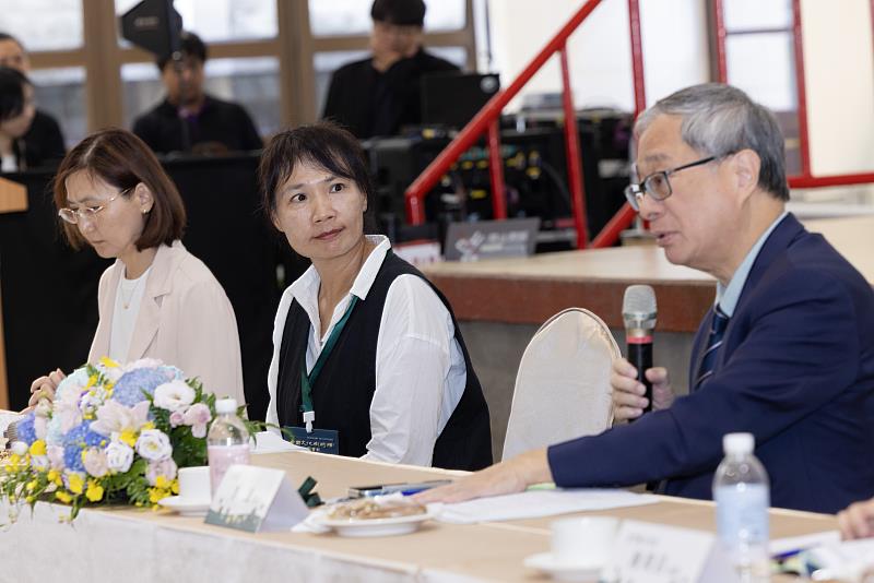 連江縣政府文化處長吳曉雲（中）提到，「連江縣是財劃法修法的犧牲者，預算不僅沒有增加還減少」，文化部長李遠（右）回應，《財劃法》修法後補助款的分配，不僅中央預算也受到影響，對文化部來說亦是相當困擾的議題。