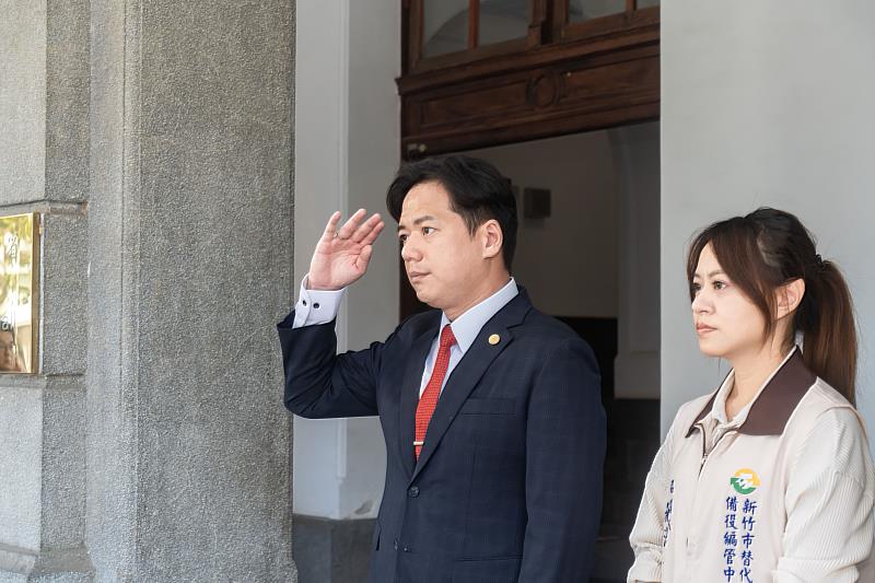 邱代理市長慰勉啟程役男。