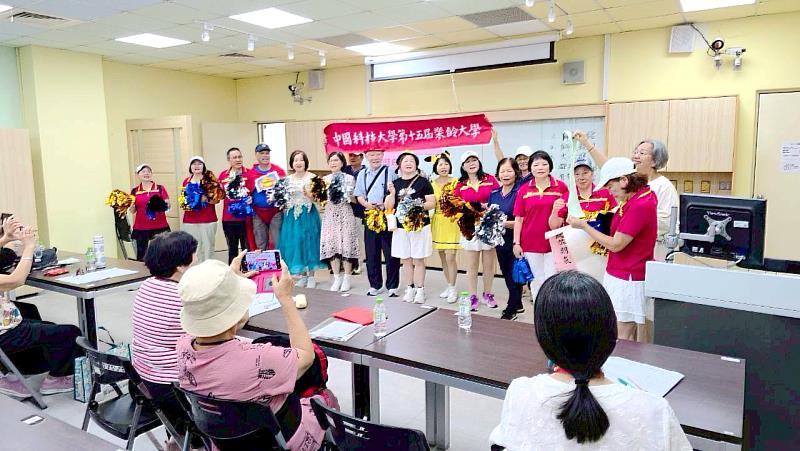 中國科大第15屆樂大學長姐熱情歡迎新生（照片/校方提供）