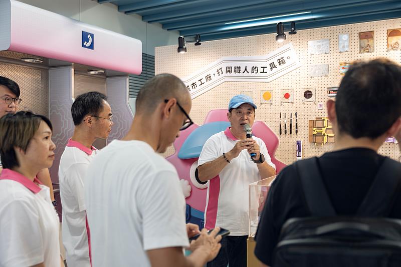 「2025新北製造:打開城市工廠」突破傳統展覽形式,分別在捷運中原站及環狀線列車打造微型展覽。