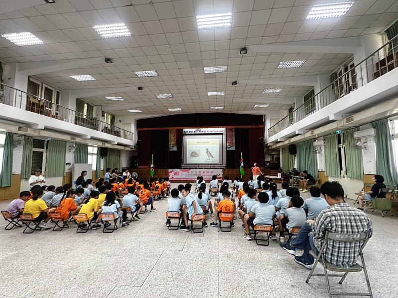 屏東縣救國團與金鴻文教基金會合作辦理「超ㄅㄧㄤˋ世代之青春秘笈」校園巡迴講座