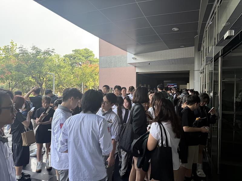 實習招募說明會湧進兩百多名學生聆聽