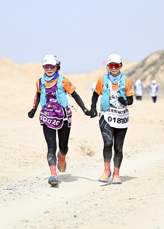 70年是信念的延續,70人是精神的傳承。東海行走戈壁,不只是挑戰極限,更是展現超越自我的目標。