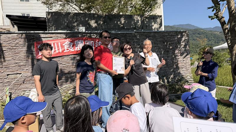 銀川米致贈東華大學感謝狀。