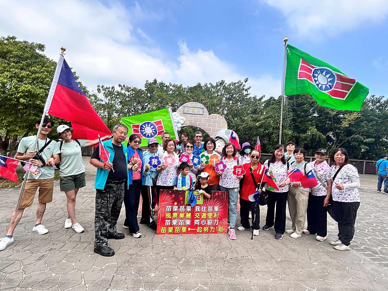 救國團苗栗縣團委會與苗栗縣團友會於10月10日上午舉辦「愛我苗栗．雙十健行」活動，吸引超過160位民眾熱情參加