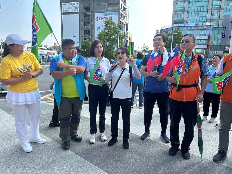 救國團苗栗縣團委會與苗栗縣團友會於10月10日上午舉辦「愛我苗栗．雙十健行」活動，吸引超過160位民眾熱情參加