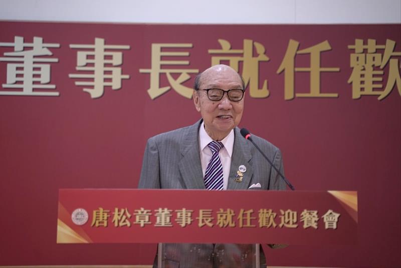 圖一、東吳大學新任董長唐松章博士宣布,捐助1千萬,推動「新生入學成績優良獎學金」計畫,助力招生。