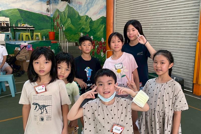 南大經管系同學以活潑帶領與細心陪伴，讓復興國小迎新活動在歡樂與溫馨中圓滿落幕。