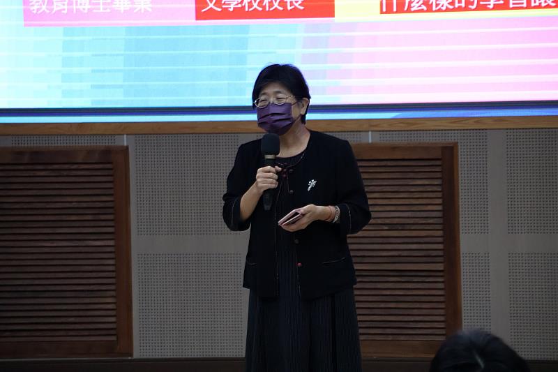 南大校長陳惠萍於講座開場致詞，肯定博雅教育在培養學生多元文化素養上的重要性。